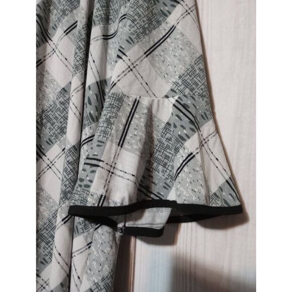 Elle McCarthy Shirt Ladies 1x Black White Bell Sleeve Round Neck - Picture 4 of 8